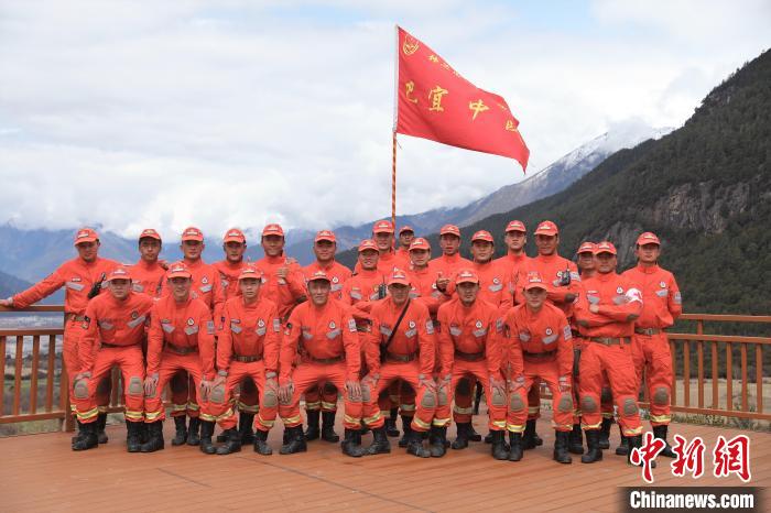 合影留念?！∥骼@拉翁 攝