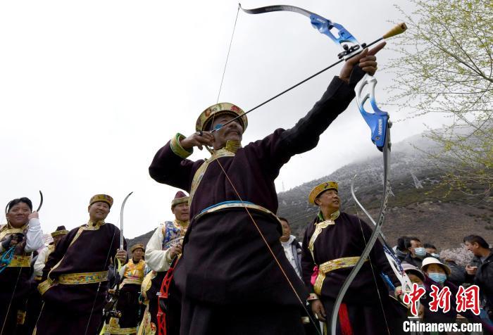 3月28日，選手參加響箭比賽?！±盍?攝