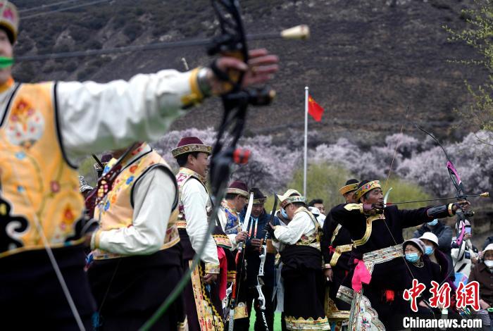 3月28日，選手參加響箭比賽。　李林 攝