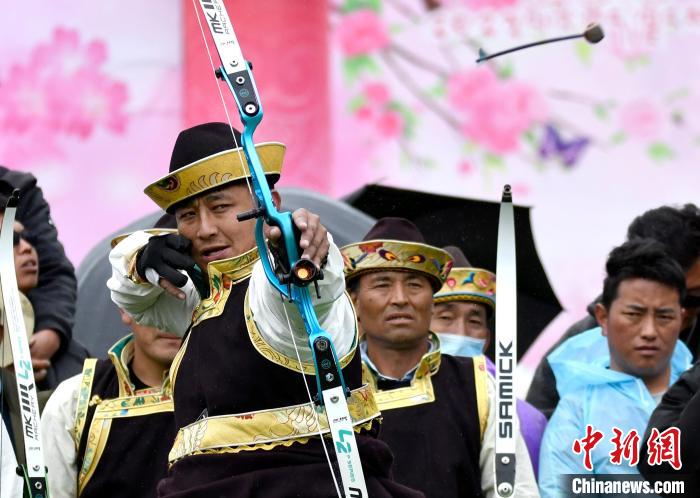 3月28日，選手參加響箭比賽。　李林 攝