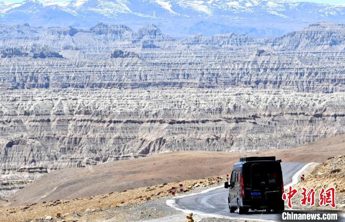 4月5日，西藏阿里札達(dá)土林?！±盍?攝