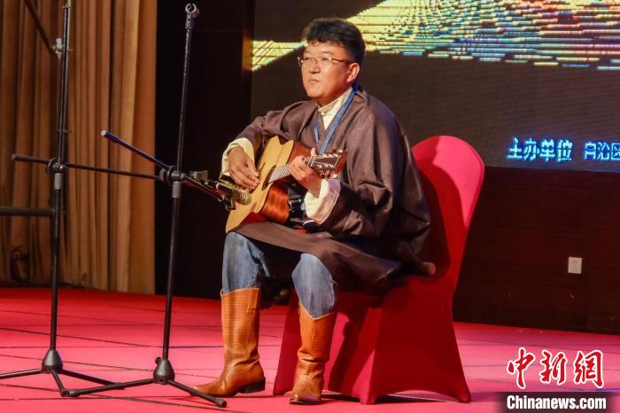 圖為選手進行才藝展示?！∥鞑刈灾螀^(qū)旅發(fā)廳供圖