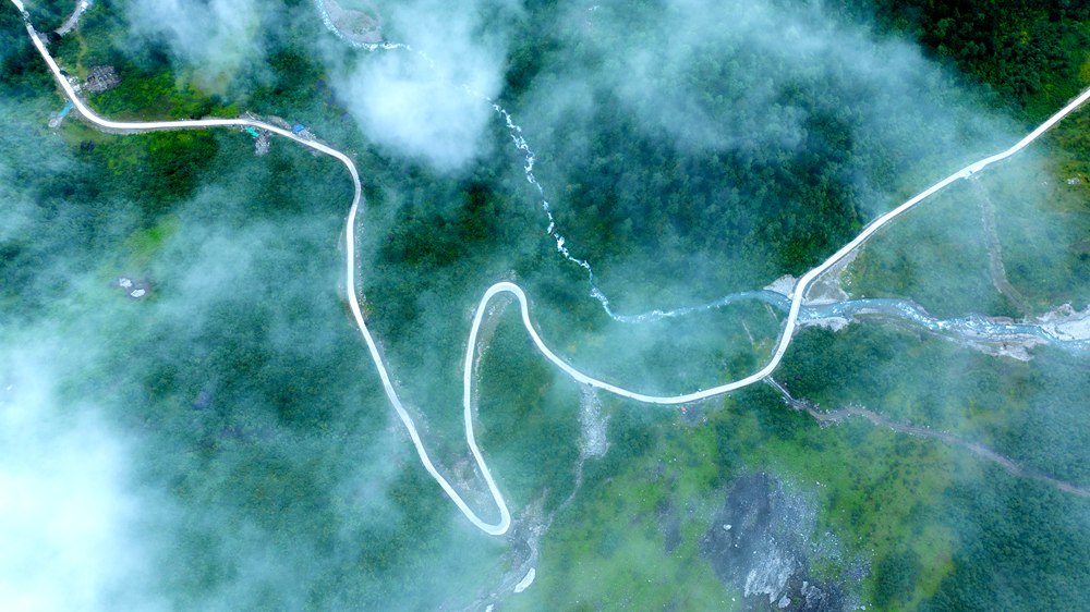 青山綠水生態(tài)優(yōu)。益西曲批攝