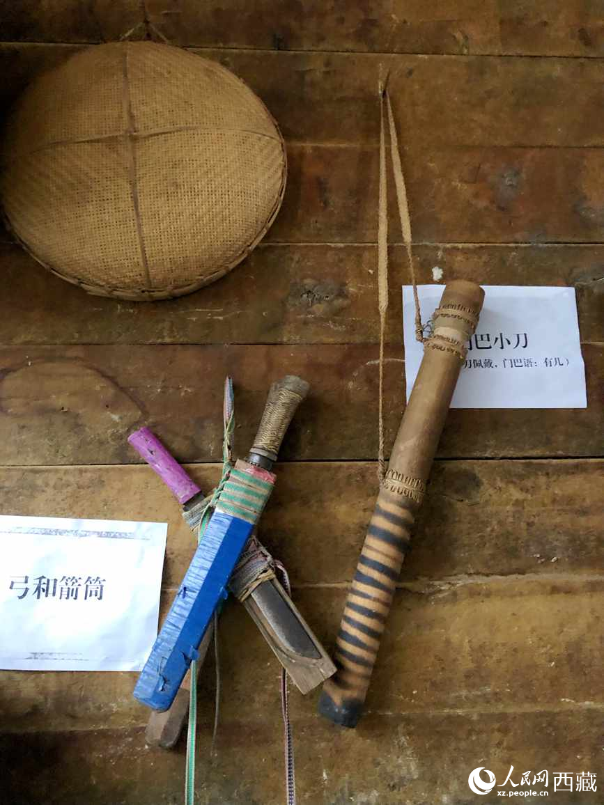 當(dāng)?shù)鬲?dú)具特色的藤竹工藝品。