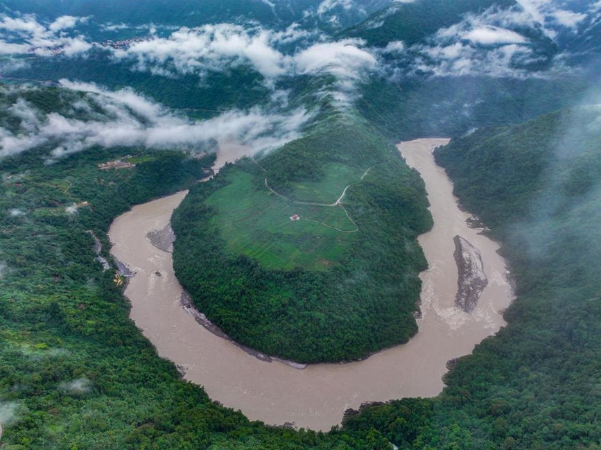雅魯藏布江果果塘大拐彎。張澤坤攝