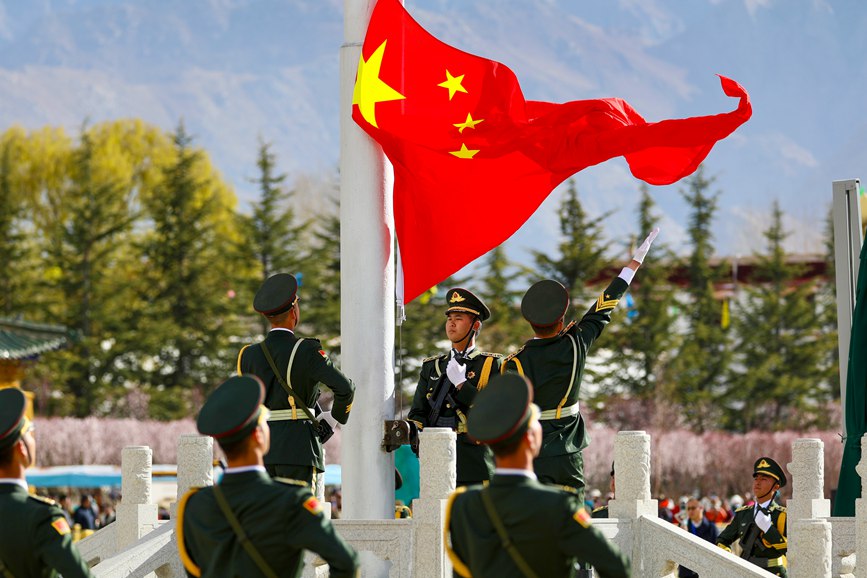 升旗儀式現(xiàn)場。