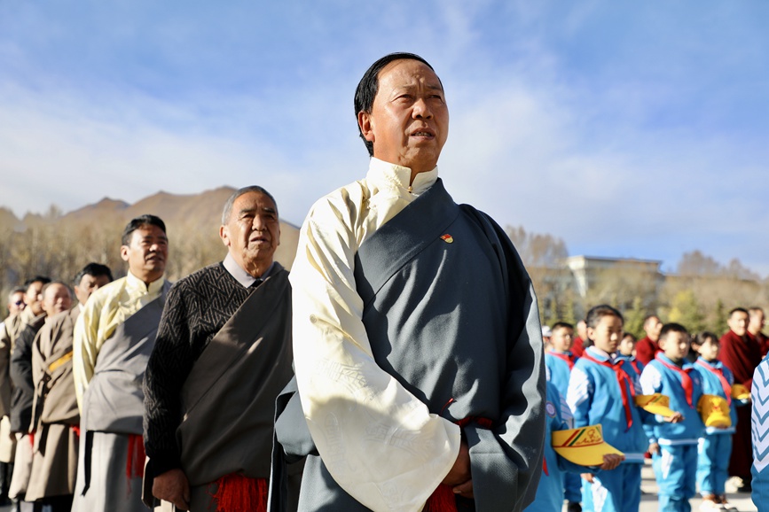 “升國旗、唱國歌”儀式現(xiàn)場。