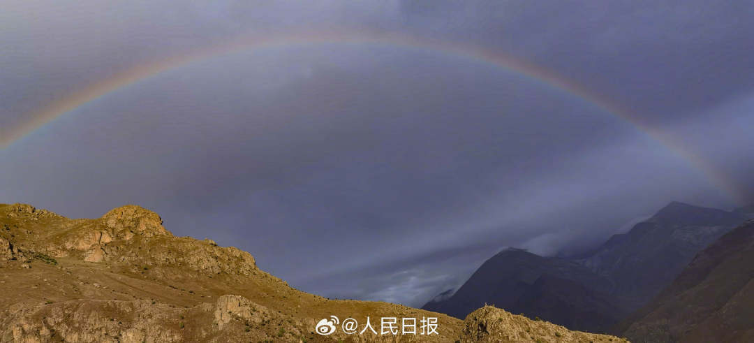 接好運(yùn)！青藏高原現(xiàn)巨大彩虹橋