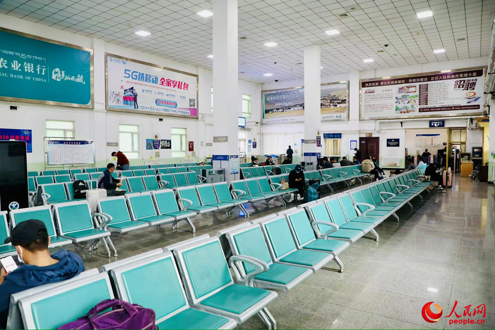 火車站內(nèi)景。人民網(wǎng)記者 次仁羅布攝