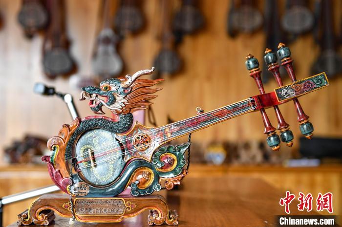 西藏日喀則：探秘中國國家級非遺“扎念琴制作技藝”