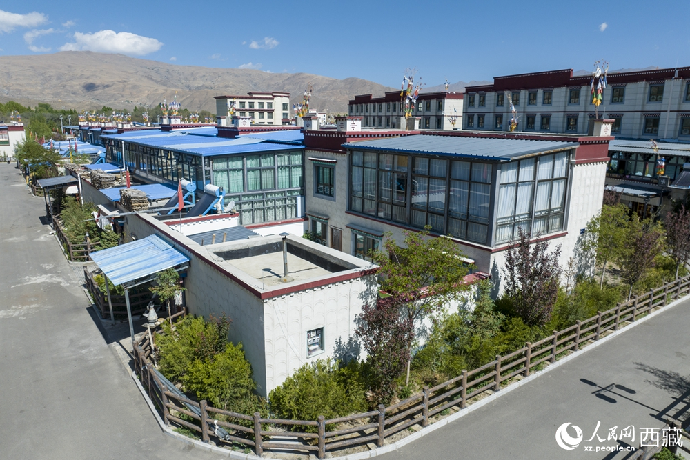 寬敞明亮的藏式民居。人民網(wǎng)記者 次仁羅布攝