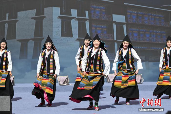 西藏“大地歡歌格?；ㄑ莩黾尽被菝裱莩鼍`放基層文化活力